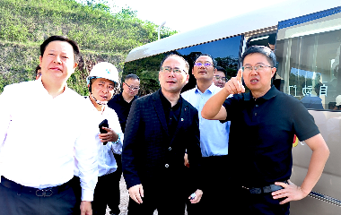 宜賓市南溪區(qū)委書記、南溪經(jīng)開區(qū)黨工委書記劉剛率隊(duì)調(diào)研遠(yuǎn)東宜賓智能產(chǎn)業(yè)園